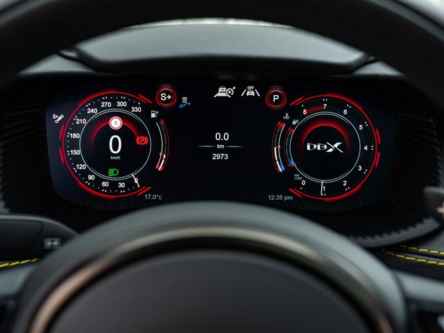 ＤＢＸ ７０７　保証付　パノラマサンルーフ　イエローキャリパー　イエローステッチ　ツートンカラーシート　シートヒーター＆シートクーラー（フロント／リア）（28枚目）