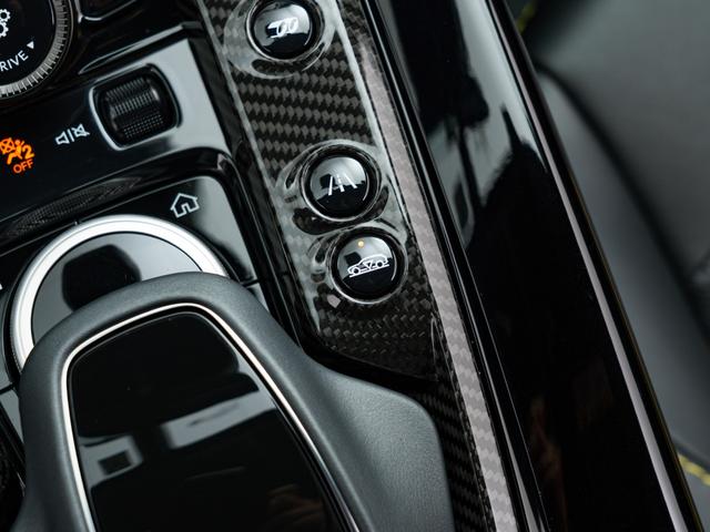 ＤＢＸ ７０７　保証付　パノラマサンルーフ　イエローキャリパー　イエローステッチ　ツートンカラーシート　シートヒーター＆シートクーラー（フロント／リア）（35枚目）