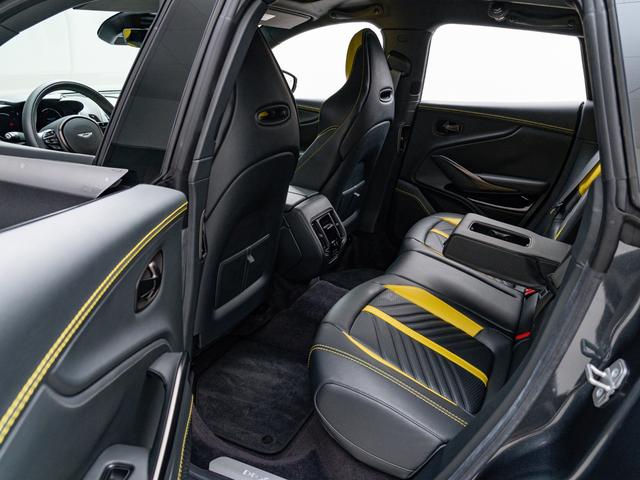 ＤＢＸ ７０７　保証付　パノラマサンルーフ　イエローキャリパー　イエローステッチ　ツートンカラーシート　シートヒーター＆シートクーラー（フロント／リア）（40枚目）