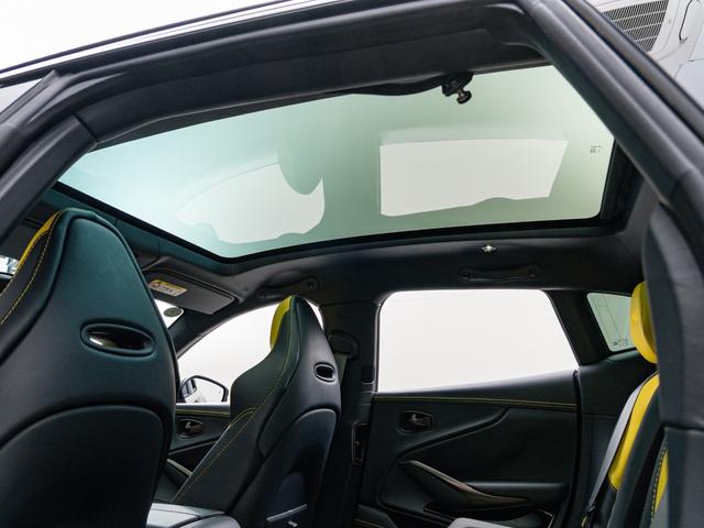 ＤＢＸ ７０７　保証付　パノラマサンルーフ　イエローキャリパー　イエローステッチ　ツートンカラーシート　シートヒーター＆シートクーラー（フロント／リア）（42枚目）