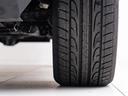 車体を前方から見た際の【左前輪】です。溝の残量やキズの有無など、より状態を詳しくお知りになりたい場合はスタッフまでお尋ね下さいませ。