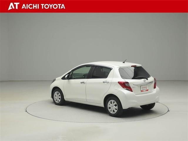 ヴィッツ １．０Ｆ　ＬＥＤエディション　盗難防止装置　ＬＥＤヘッドライト　ワンオーナー　衝突被害軽減システム　横滑り防止装置　スマートキー　ミュージックプレイヤー接続可　デュアルエアバック　エアバック付　パワステ　マニュアルエアコン　ＥＴＣ（4枚目）