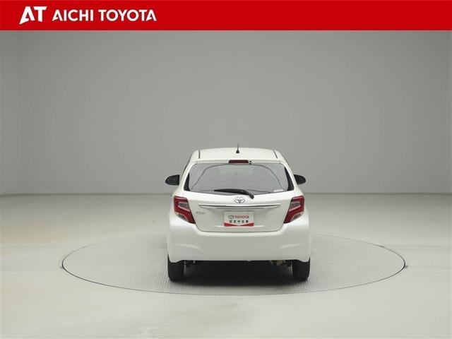 ヴィッツ １．０Ｆ　ＬＥＤエディション　盗難防止装置　ＬＥＤヘッドライト　ワンオーナー　衝突被害軽減システム　横滑り防止装置　スマートキー　ミュージックプレイヤー接続可　デュアルエアバック　エアバック付　パワステ　マニュアルエアコン　ＥＴＣ（5枚目）