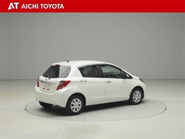 ヴィッツ １．０Ｆ　ＬＥＤエディション　盗難防止装置　ＬＥＤヘッドライト　ワンオーナー　衝突被害軽減システム　横滑り防止装置　スマートキー　ミュージックプレイヤー接続可　デュアルエアバック　エアバック付　パワステ　マニュアルエアコン　ＥＴＣ（6枚目）