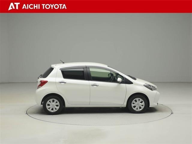 ヴィッツ １．０Ｆ　ＬＥＤエディション　盗難防止装置　ＬＥＤヘッドライト　ワンオーナー　衝突被害軽減システム　横滑り防止装置　スマートキー　ミュージックプレイヤー接続可　デュアルエアバック　エアバック付　パワステ　マニュアルエアコン　ＥＴＣ（7枚目）