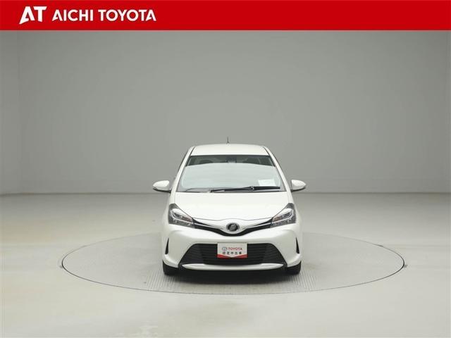 ヴィッツ １．０Ｆ　ＬＥＤエディション　盗難防止装置　ＬＥＤヘッドライト　ワンオーナー　衝突被害軽減システム　横滑り防止装置　スマートキー　ミュージックプレイヤー接続可　デュアルエアバック　エアバック付　パワステ　マニュアルエアコン　ＥＴＣ（9枚目）