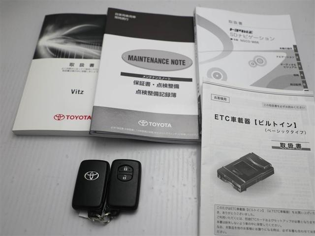 ヴィッツ １．０Ｆ　ＬＥＤエディション　盗難防止装置　ＬＥＤヘッドライト　ワンオーナー　衝突被害軽減システム　横滑り防止装置　スマートキー　ミュージックプレイヤー接続可　デュアルエアバック　エアバック付　パワステ　マニュアルエアコン　ＥＴＣ（28枚目）