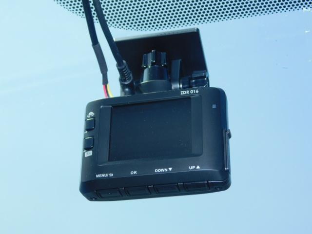 プリウス Ｓツーリングセレクション　１年保証付　純正ＨＤＤナビ　バックカメラ　前後ドライブレコーダー　Ｂｌｕｅｔｏｏｔｈ接続可　ＥＴＣ　ＨＩＤヘッドライト　スマートキー　ＣＤ・ＤＶＤ再生　純正１７インチアルミホイール　プッシュスタート（10枚目）