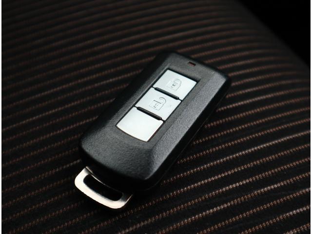ｅＫカスタム Ｇ　１年保証付　車検令和８年９月迄　走行３１千Ｋｍ　バックカメラ　ＥＴＣ　純正オーディオ　ＣＤ再生　ラジオ　ＨＩＤヘッドライト　スマートキー　プッシュスタート　アイドリングストップ　ユーザー買取車（19枚目）