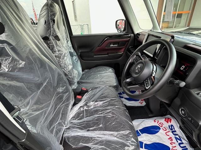 国家整備士の資格を持ったスタッフが常時在籍。本社には陸運局から認可を受けた整備工場を完備し、整備士が責任をもってお客様のお車を点検・整備致します。