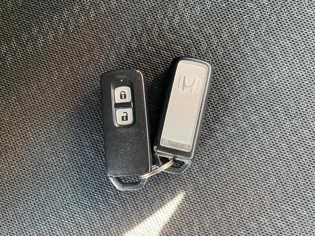 N-BOXスラッシュ X スマキー 盗難防止装置 Bモニター オートクルーズコントロール ベンチシート ABS フルフラット パワーウィンドウ オートエアコン Wエアバック キーレス エアバッグ 衝突安全ボディ シートヒター(39枚目)