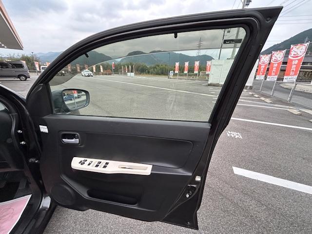 �傫�ȁZ�y�̊Ŕ��ڈ�ł��B�����P�l�ł����C�y�ɂ����X�����邨�X�����ÎԂ̃\�����G�̓X������������