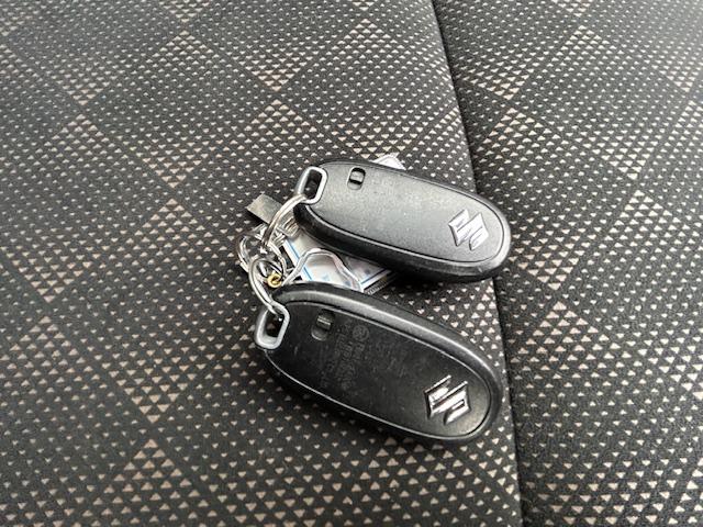 �傫�ȁZ�y�̊Ŕ��ڈ�ł��B�����P�l�ł����C�y�ɂ����X�����邨�X�����ÎԂ̃\�����G�̓X������������