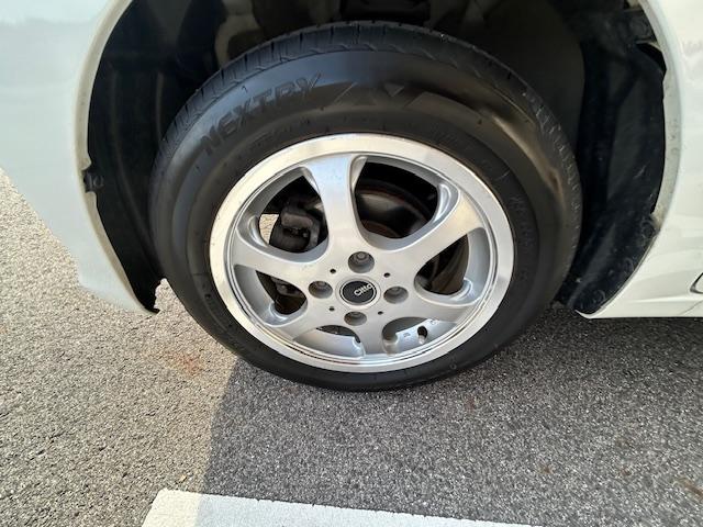 ムーヴ L SA Iストップ キーレスキー 横滑防止装置 パワーウインドウ AC フルフラット 盗難防止 パワーステアリング ベンチシート 衝突安全ボディ エアバッグ ABS 衝突被害軽減装置 運転席助手席エアバック(6枚目)