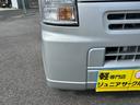 少しでもお値打ちにお車を買って頂きたく、少人数体制でお客様をお出迎えしております。少人数でも大型店に負けない様「中古自動車販売士」「国家整備士」の資格を持ったスタッフが営業を担当させて頂いております。