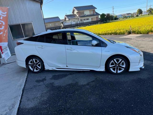 プリウス Aツーリングセレクション ハイブリッド ETC バックカメラ TV クリアランスソナー オートクルーズコントロール レーンアシスト パークアシスト 衝突被害軽減システム オートマチックハイビーム LEDヘッドランプ エアロ(4枚目)