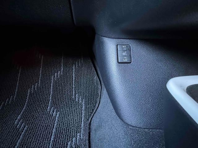 プリウス Aツーリングセレクション ハイブリッド ETC バックカメラ TV クリアランスソナー オートクルーズコントロール レーンアシスト パークアシスト 衝突被害軽減システム オートマチックハイビーム LEDヘッドランプ エアロ(28枚目)