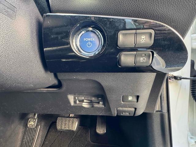 プリウス Ｓ　ＥＴＣ　バックカメラ　ナビ　ＴＶ　アルミホイール　オートマチックハイビーム　ＬＥＤヘッドランプ　ＣＶＴ　スマートキー　モデリスタエアロ　電動格納ミラー　盗難防止システム　衝突安全ボディ　社外１８インチ（8枚目）