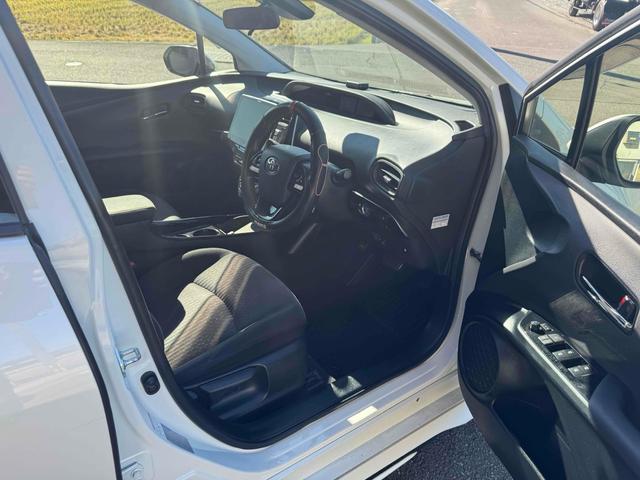 プリウス Ｓ　ＥＴＣ　バックカメラ　ナビ　ＴＶ　アルミホイール　オートマチックハイビーム　ＬＥＤヘッドランプ　ＣＶＴ　スマートキー　モデリスタエアロ　電動格納ミラー　盗難防止システム　衝突安全ボディ　社外１８インチ（10枚目）
