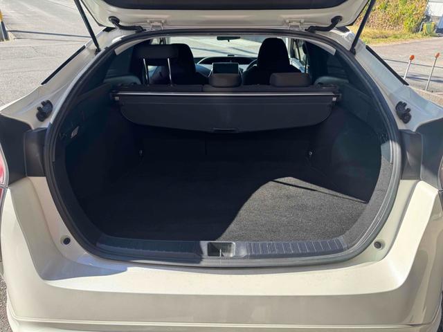 プリウス Ｓ　ＥＴＣ　バックカメラ　ナビ　ＴＶ　アルミホイール　オートマチックハイビーム　ＬＥＤヘッドランプ　ＣＶＴ　スマートキー　モデリスタエアロ　電動格納ミラー　盗難防止システム　衝突安全ボディ　社外１８インチ（20枚目）