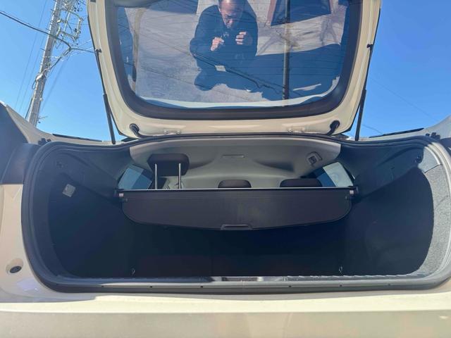 プリウス Ｓ　ＥＴＣ　バックカメラ　ナビ　ＴＶ　アルミホイール　オートマチックハイビーム　ＬＥＤヘッドランプ　ＣＶＴ　スマートキー　モデリスタエアロ　電動格納ミラー　盗難防止システム　衝突安全ボディ　社外１８インチ（26枚目）