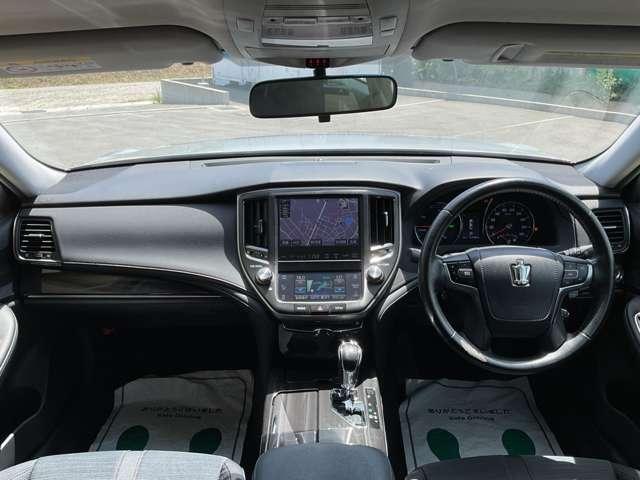 クラウンハイブリッド ハイブリッド　２．５　Ｓ　自社　ローン　信用回復ローン　純正ナビ　フルセグＴＶ　Ｂｌｕｅｔｏｏｔｈ　　バックカメラ　クリアランスソナー　レーダークルーズ　衝突軽減ブレーキ　パワーシート　オートリトラミラー　ＨＩＤヘッドライト（3枚目）