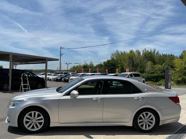 クラウンハイブリッド ハイブリッド　２．５　Ｓ　自社　ローン　信用回復ローン　純正ナビ　フルセグＴＶ　Ｂｌｕｅｔｏｏｔｈ　　バックカメラ　クリアランスソナー　レーダークルーズ　衝突軽減ブレーキ　パワーシート　オートリトラミラー　ＨＩＤヘッドライト（11枚目）