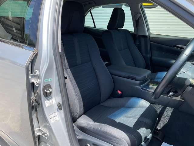 クラウンハイブリッド ハイブリッド　２．５　Ｓ　自社　ローン　信用回復ローン　純正ナビ　フルセグＴＶ　Ｂｌｕｅｔｏｏｔｈ　　バックカメラ　クリアランスソナー　レーダークルーズ　衝突軽減ブレーキ　パワーシート　オートリトラミラー　ＨＩＤヘッドライト（18枚目）