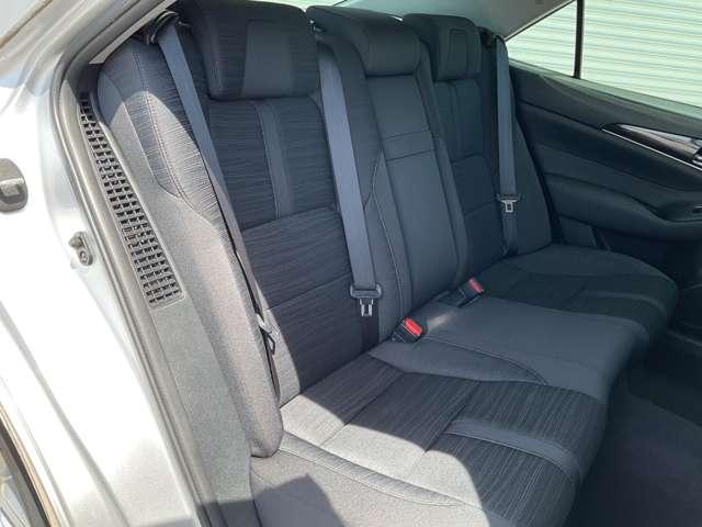 クラウンハイブリッド ハイブリッド　２．５　Ｓ　自社　ローン　信用回復ローン　純正ナビ　フルセグＴＶ　Ｂｌｕｅｔｏｏｔｈ　　バックカメラ　クリアランスソナー　レーダークルーズ　衝突軽減ブレーキ　パワーシート　オートリトラミラー　ＨＩＤヘッドライト（20枚目）