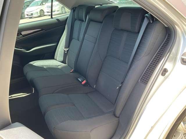 クラウンハイブリッド ハイブリッド　２．５　Ｓ　自社　ローン　信用回復ローン　純正ナビ　フルセグＴＶ　Ｂｌｕｅｔｏｏｔｈ　　バックカメラ　クリアランスソナー　レーダークルーズ　衝突軽減ブレーキ　パワーシート　オートリトラミラー　ＨＩＤヘッドライト（23枚目）