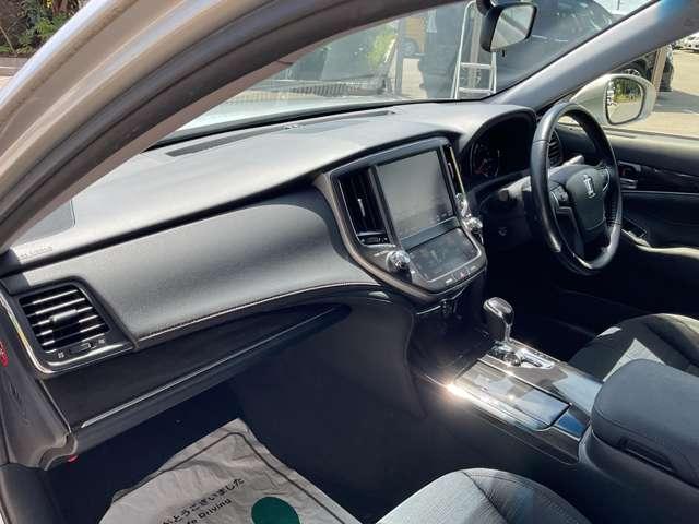 クラウンハイブリッド ハイブリッド　２．５　Ｓ　自社　ローン　信用回復ローン　純正ナビ　フルセグＴＶ　Ｂｌｕｅｔｏｏｔｈ　　バックカメラ　クリアランスソナー　レーダークルーズ　衝突軽減ブレーキ　パワーシート　オートリトラミラー　ＨＩＤヘッドライト（24枚目）