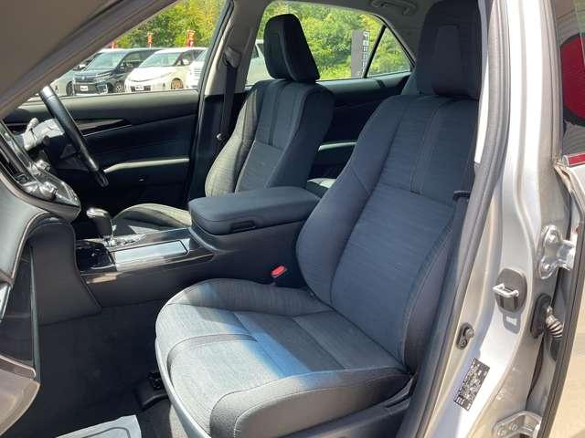 クラウンハイブリッド ハイブリッド　２．５　Ｓ　自社　ローン　信用回復ローン　純正ナビ　フルセグＴＶ　Ｂｌｕｅｔｏｏｔｈ　　バックカメラ　クリアランスソナー　レーダークルーズ　衝突軽減ブレーキ　パワーシート　オートリトラミラー　ＨＩＤヘッドライト（25枚目）