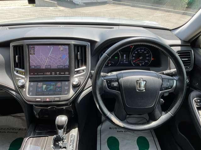 クラウンハイブリッド ハイブリッド　２．５　Ｓ　自社　ローン　信用回復ローン　純正ナビ　フルセグＴＶ　Ｂｌｕｅｔｏｏｔｈ　　バックカメラ　クリアランスソナー　レーダークルーズ　衝突軽減ブレーキ　パワーシート　オートリトラミラー　ＨＩＤヘッドライト（26枚目）