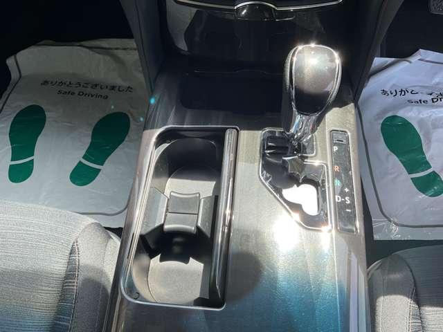 クラウンハイブリッド ハイブリッド　２．５　Ｓ　自社　ローン　信用回復ローン　純正ナビ　フルセグＴＶ　Ｂｌｕｅｔｏｏｔｈ　　バックカメラ　クリアランスソナー　レーダークルーズ　衝突軽減ブレーキ　パワーシート　オートリトラミラー　ＨＩＤヘッドライト（39枚目）