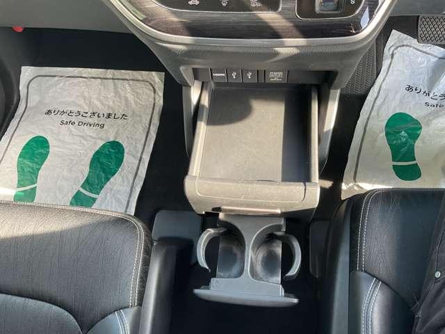 オデッセイ 2.4 アブソルート EX 自社 ローン 信用回復ローン メーカー純正ナビ・フルセグTV・bluetooth・全方位カメラ・ETC・両側電動スライドドア・アイドリングストップ・LEDオートライト・純正後席モニター・HDMI端子・(32枚目)