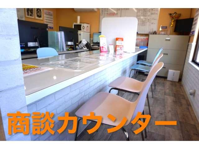 ステップワゴン ２．０　スパーダ　Ｚ　両側パワースライドドア・ＨＩＤヘッドライト・フリップダウンモニタ・純正アルミホイール・自社　ローン（6枚目）