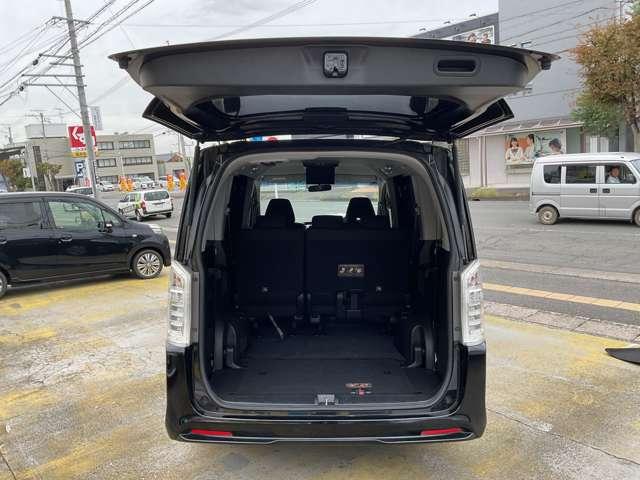 ステップワゴン ２．０　スパーダ　Ｚ　両側パワースライドドア・ＨＩＤヘッドライト・フリップダウンモニタ・純正アルミホイール・自社　ローン（23枚目）