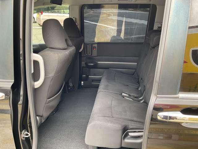 ステップワゴン ２．０　スパーダ　Ｚ　両側パワースライドドア・ＨＩＤヘッドライト・フリップダウンモニタ・純正アルミホイール・自社　ローン（24枚目）