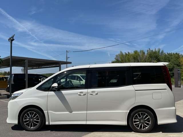 ノア Ｓｉ　自社　ローン　信用回復ローン　純正ＳＤナビ　フルセグＴＶ　Ｂｌｕｅｔｏｏｔｈ　ステアリングリモコン　バックカメラ　ＥＴＣ　両側電動スライドドア　プッシュスタート　ＬＥＤヘッドライト　オートライト　リア（12枚目）