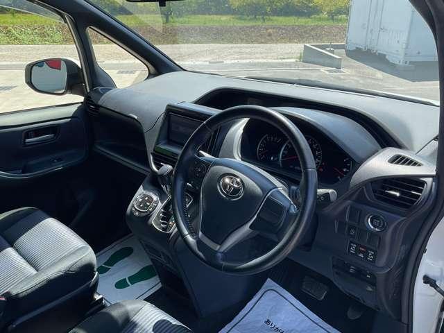 ノア Ｓｉ　自社　ローン　信用回復ローン　純正ＳＤナビ　フルセグＴＶ　Ｂｌｕｅｔｏｏｔｈ　ステアリングリモコン　バックカメラ　ＥＴＣ　両側電動スライドドア　プッシュスタート　ＬＥＤヘッドライト　オートライト　リア（18枚目）