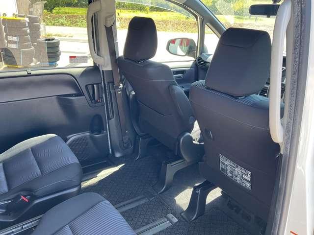 ノア Ｓｉ　自社　ローン　信用回復ローン　純正ＳＤナビ　フルセグＴＶ　Ｂｌｕｅｔｏｏｔｈ　ステアリングリモコン　バックカメラ　ＥＴＣ　両側電動スライドドア　プッシュスタート　ＬＥＤヘッドライト　オートライト　リア（20枚目）