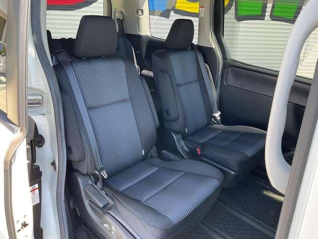 ノア Ｓｉ　自社　ローン　信用回復ローン　純正ＳＤナビ　フルセグＴＶ　Ｂｌｕｅｔｏｏｔｈ　ステアリングリモコン　バックカメラ　ＥＴＣ　両側電動スライドドア　プッシュスタート　ＬＥＤヘッドライト　オートライト　リア（21枚目）