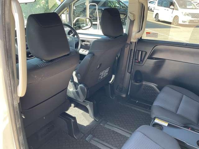 ノア Ｓｉ　自社　ローン　信用回復ローン　純正ＳＤナビ　フルセグＴＶ　Ｂｌｕｅｔｏｏｔｈ　ステアリングリモコン　バックカメラ　ＥＴＣ　両側電動スライドドア　プッシュスタート　ＬＥＤヘッドライト　オートライト　リア（25枚目）