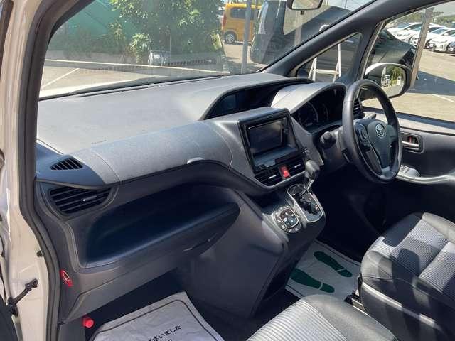 ノア Ｓｉ　自社　ローン　信用回復ローン　純正ＳＤナビ　フルセグＴＶ　Ｂｌｕｅｔｏｏｔｈ　ステアリングリモコン　バックカメラ　ＥＴＣ　両側電動スライドドア　プッシュスタート　ＬＥＤヘッドライト　オートライト　リア（27枚目）