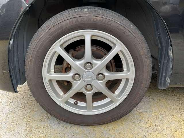 交換が必要なタイヤは、新品に交換してご納車致します。自社ローンＤａｓｈ三重鈴鹿店