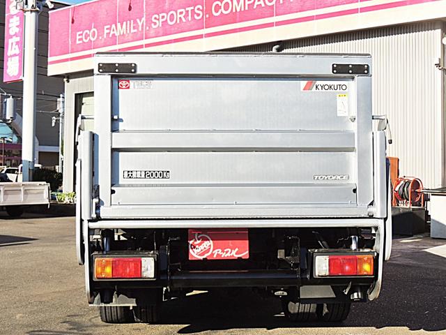 トヨエース 　２．０ｔ　極東開発アーム式パワーゲート付　プリクラッシュセーフティ　ＥＴＣ　荷台縞鋼板張り（9枚目）