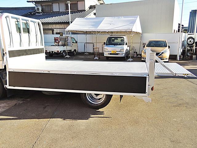 トヨエース 　２．０ｔ　極東開発アーム式パワーゲート付　プリクラッシュセーフティ　ＥＴＣ　荷台縞鋼板張り（11枚目）