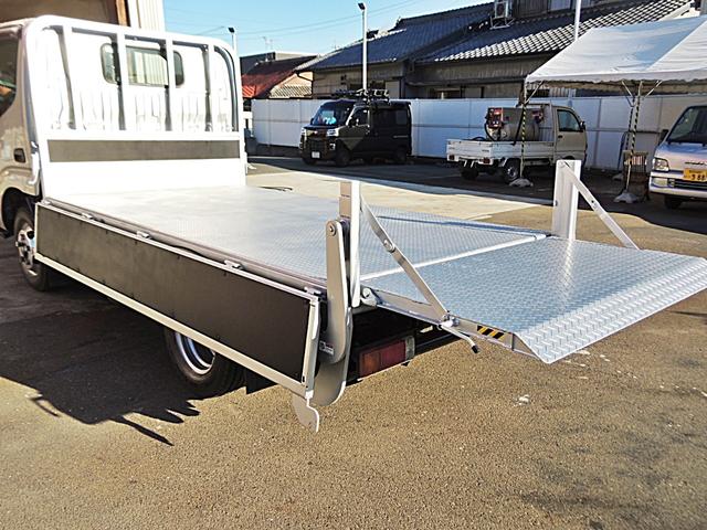 トヨエース 　２．０ｔ　極東開発アーム式パワーゲート付　プリクラッシュセーフティ　ＥＴＣ　荷台縞鋼板張り（12枚目）