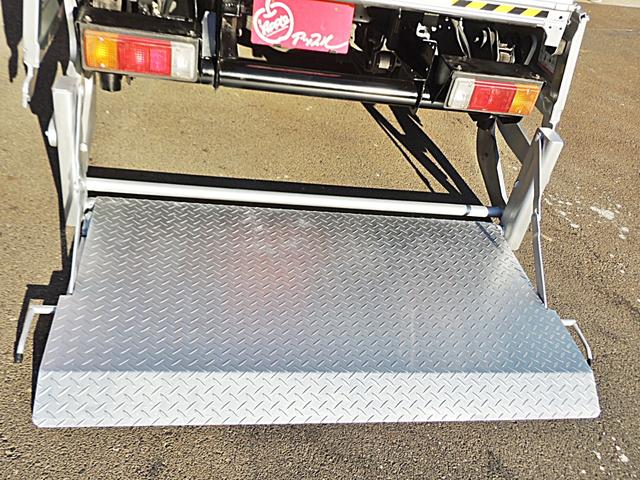 トヨエース 　２．０ｔ　極東開発アーム式パワーゲート付　プリクラッシュセーフティ　ＥＴＣ　荷台縞鋼板張り（14枚目）