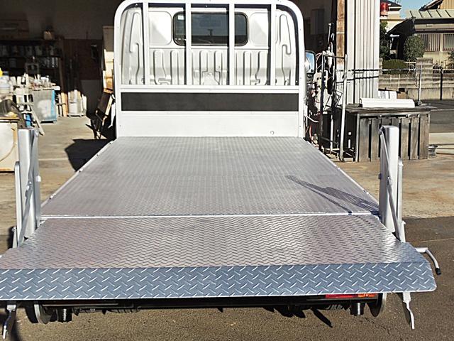 トヨエース 　２．０ｔ　極東開発アーム式パワーゲート付　プリクラッシュセーフティ　ＥＴＣ　荷台縞鋼板張り（15枚目）